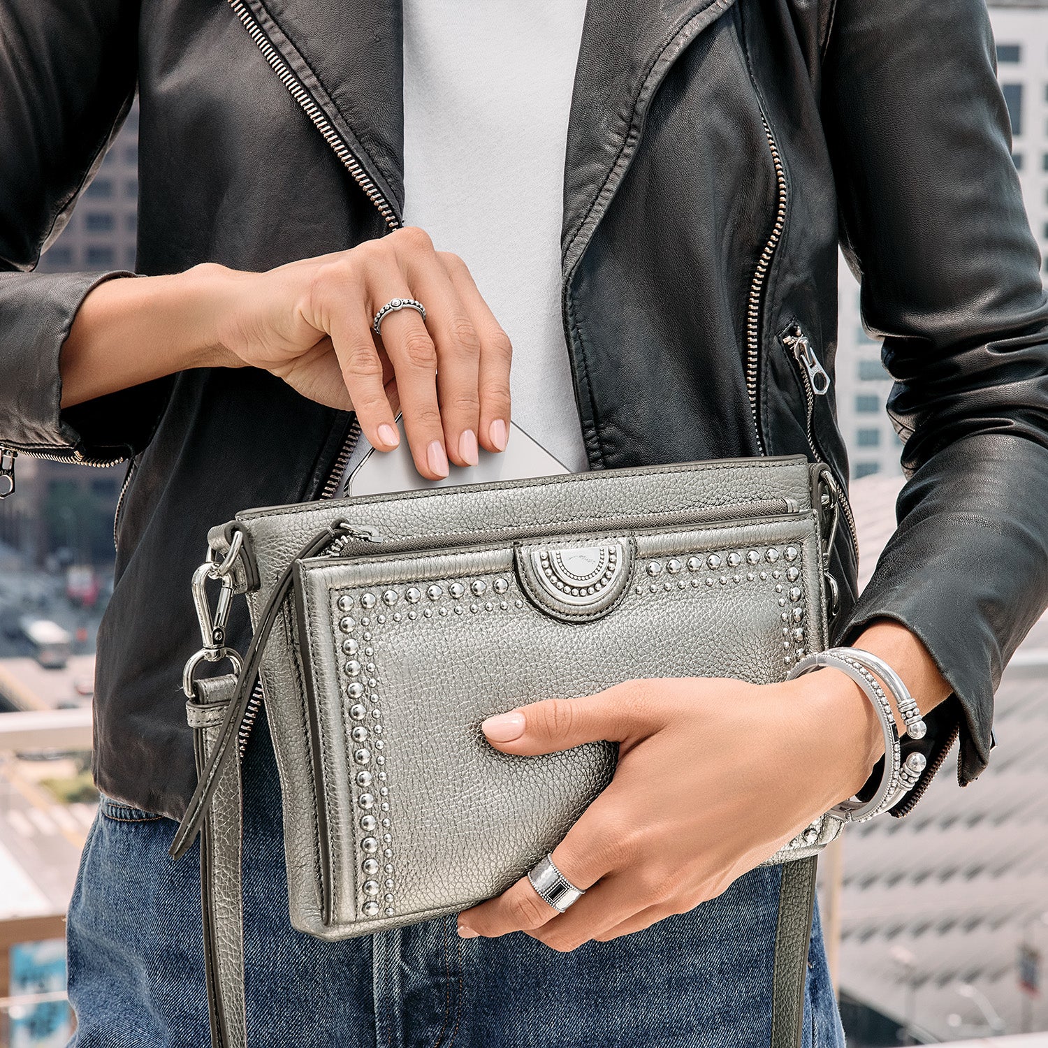 Brighton Jordyn Cross Body Organizer (Titanio) - Image 4