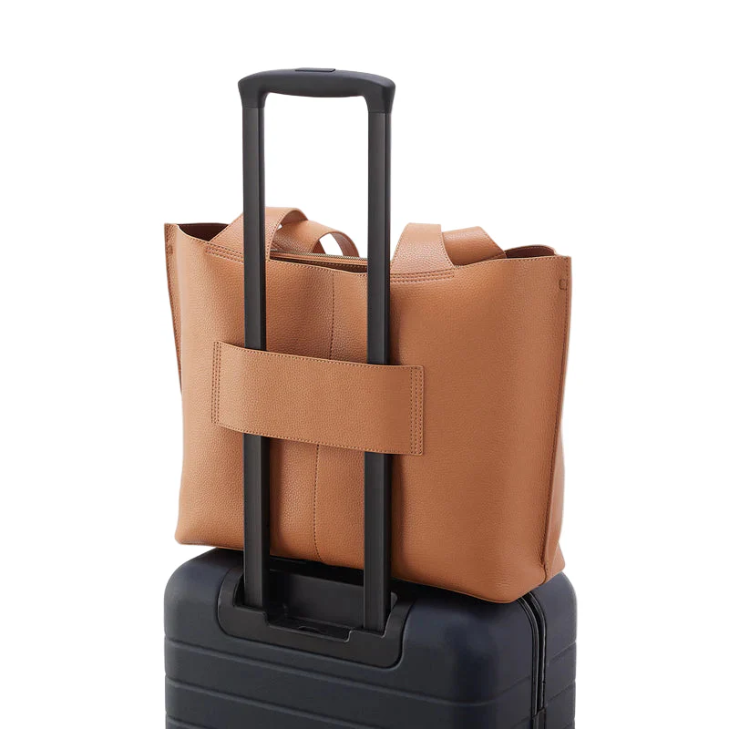 HOBO Vida Biscuit Micro Pebble Leather Large Tote - Image 4