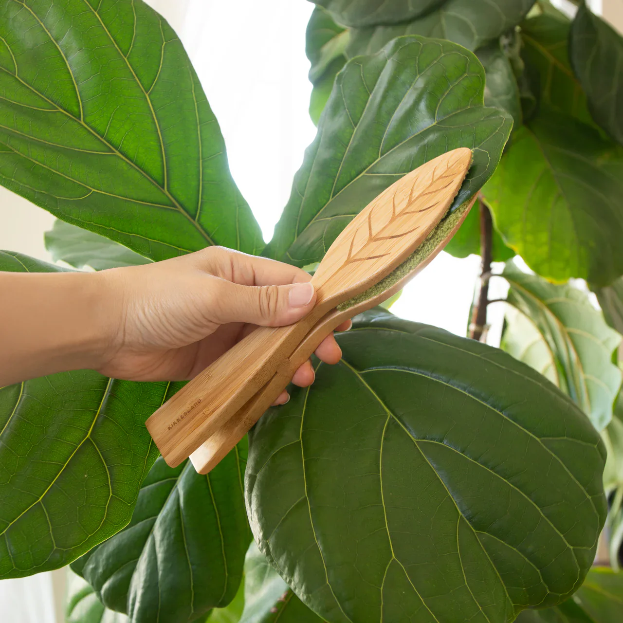 Kikkerland Leaf Cleaning Tongs - Image 2