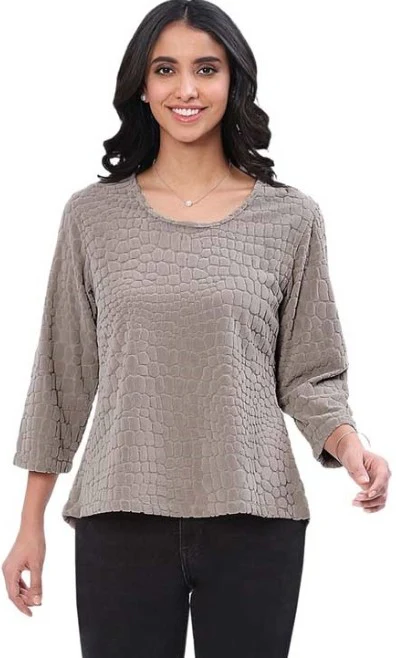 Parsley & Sage Ruthie Solid Sand Croc Emboss Top